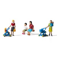 A1832 Moms & Kids - HO Scale